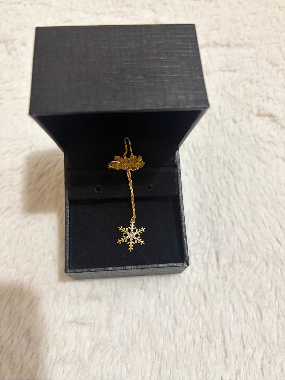 PEOPLES Gold Snowflake Pendant Necklace with Sparkling Center